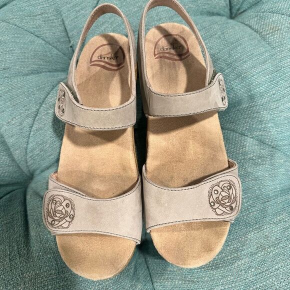EUC DANSKO Sonnet Sandal Gray Tan with Velcro Strap - size 40 - Picture 2 of 3
